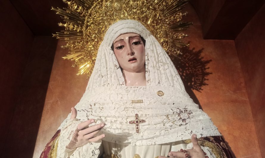 Nuestra Señora de los Dolores ataviada para el tiempo ordinario y estival
