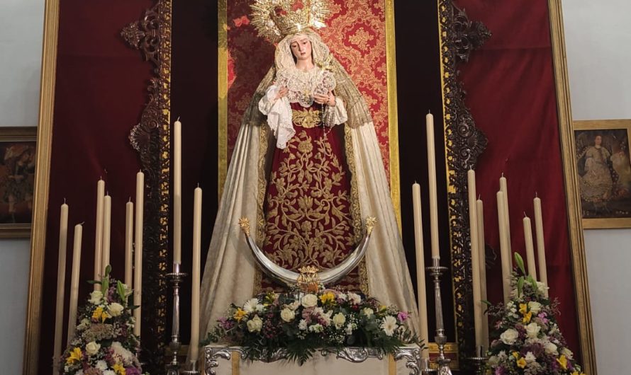 Nuestra Señora de los Dolores ataviada para la Solemne Eucaristía en su Honor