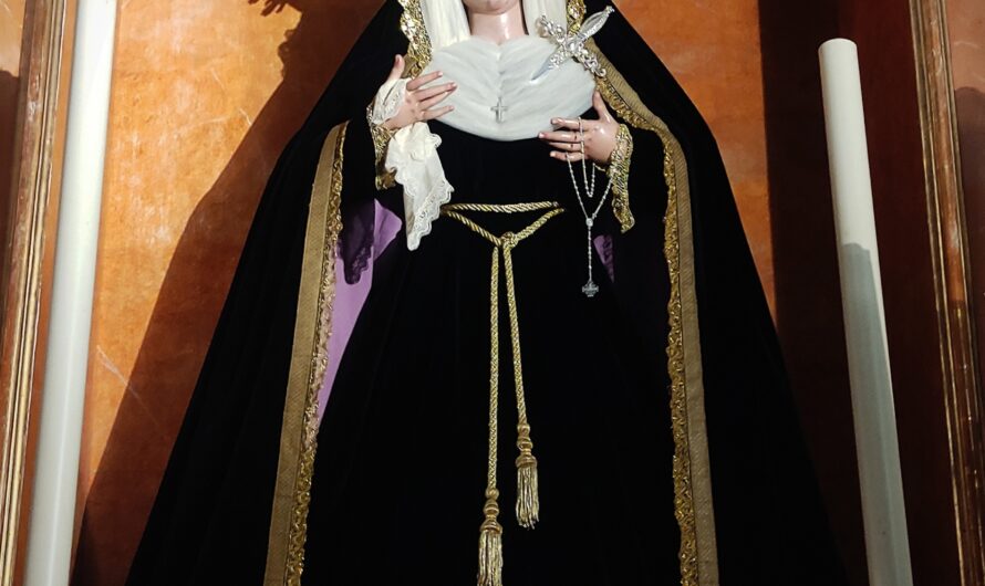 Nuestra Señora de los Dolores ataviada de luto para el mes de Noviembre