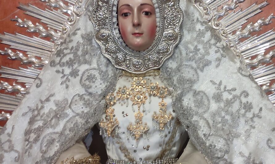 Nuestra Señora de la Paz ataviada para el tiempo de Adviento y la Inmaculada Concepción
